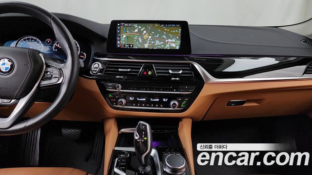 BMW 5-Series 520i Luxury