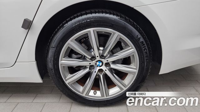 BMW 5-Series 520i Luxury