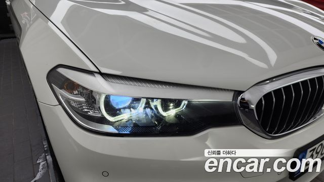 BMW 5-Series 520i Luxury