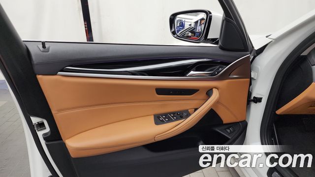 BMW 5-Series 520i Luxury