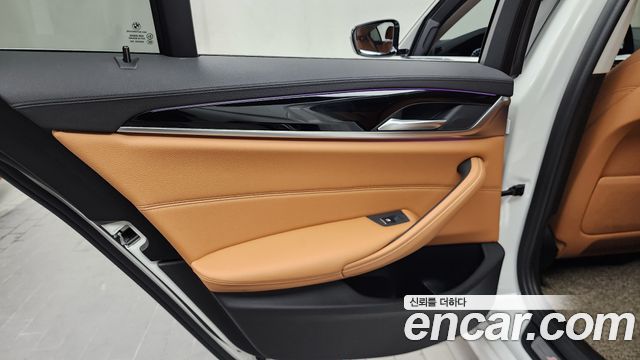 BMW 5-Series 520i Luxury