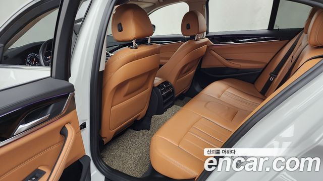BMW 5-Series 520i Luxury