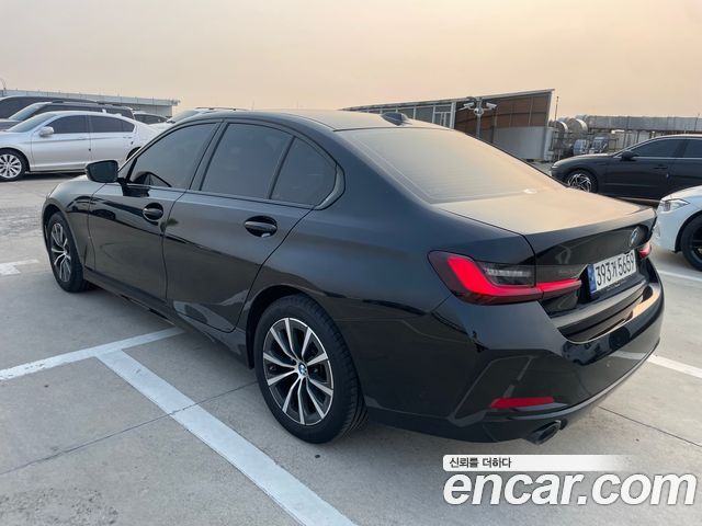 BMW 3-Series 320i