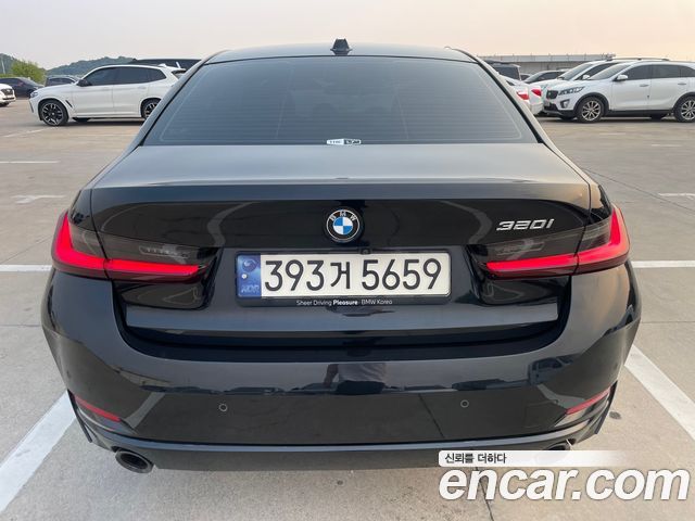 BMW 3-Series 320i