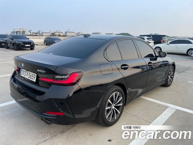 BMW 3-Series 320i