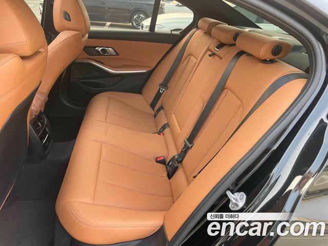 BMW 3-Series 320i
