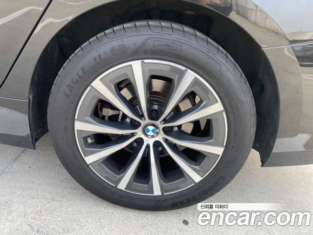 BMW 3-Series 320i