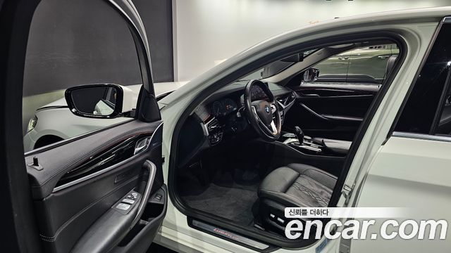 BMW 5-Series 530i xDrive Luxury Plus