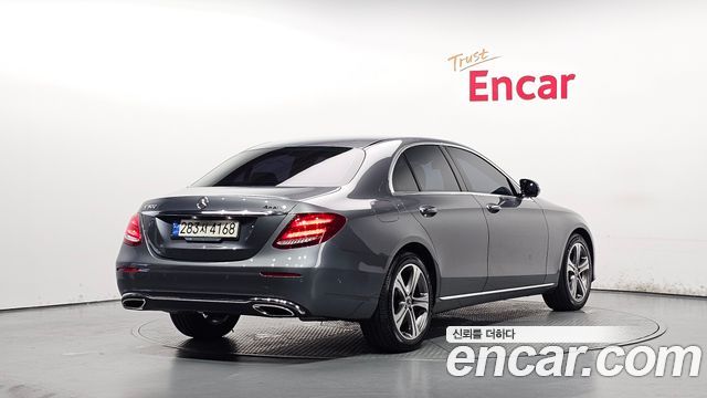 Mercedes-Benz E-Class E300 4MATIC Avnatgarde