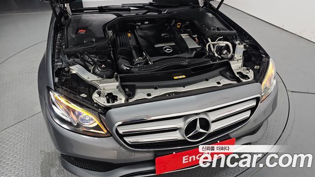 Mercedes-Benz E-Class E300 4MATIC Avnatgarde