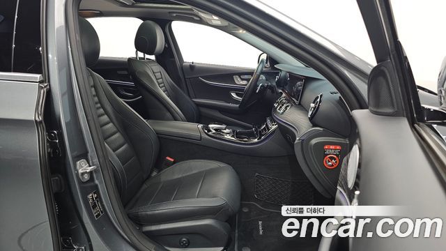 Mercedes-Benz E-Class E300 4MATIC Avnatgarde