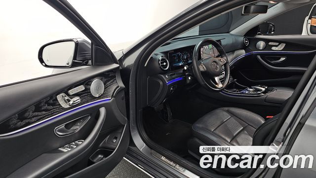 Mercedes-Benz E-Class E300 4MATIC Avnatgarde