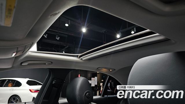 Mercedes-Benz E-Class E300 4MATIC Avnatgarde