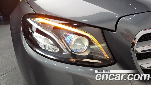 Mercedes-Benz E-Class E300 4MATIC Avnatgarde