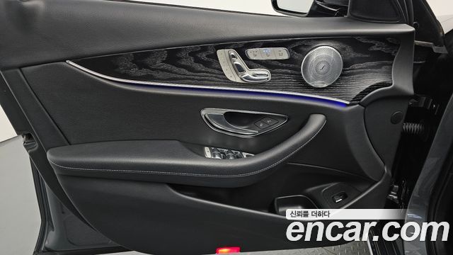 Mercedes-Benz E-Class E300 4MATIC Avnatgarde