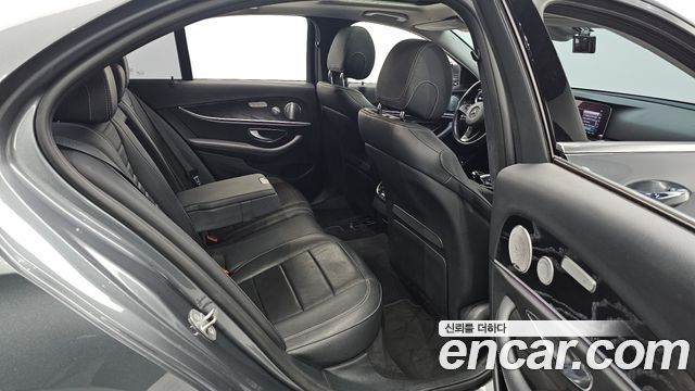 Mercedes-Benz E-Class E300 4MATIC Avnatgarde