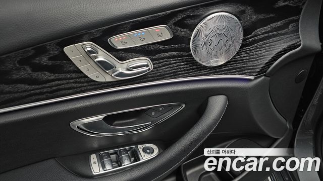 Mercedes-Benz E-Class E300 4MATIC Avnatgarde