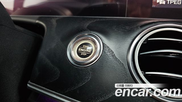 Mercedes-Benz E-Class E300 4MATIC Avnatgarde