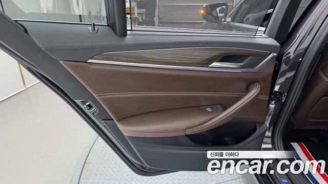 BMW 5-Series 530i xDrive M Sport Package Plus