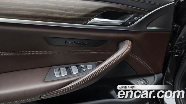 BMW 5-Series 530i xDrive M Sport Package Plus
