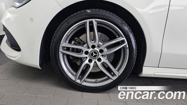 Mercedes-Benz CLA-Class CLA220 AMG Line