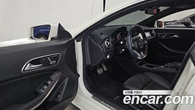 Mercedes-Benz CLA-Class CLA220 AMG Line