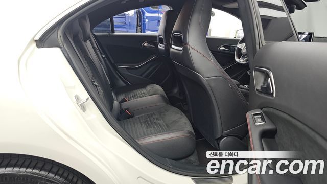 Mercedes-Benz CLA-Class CLA220 AMG Line