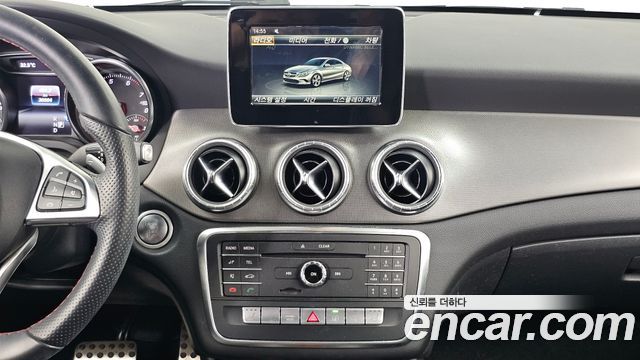 Mercedes-Benz CLA-Class CLA220 AMG Line