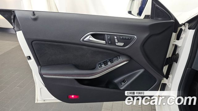 Mercedes-Benz CLA-Class CLA220 AMG Line