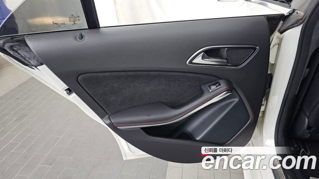 Mercedes-Benz CLA-Class CLA220 AMG Line