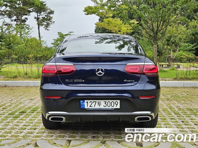 Mercedes-Benz GLC-Class GLC300e 4MATIC Coupe