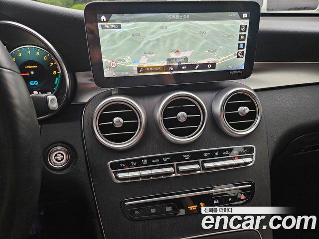Mercedes-Benz GLC-Class GLC300e 4MATIC Coupe