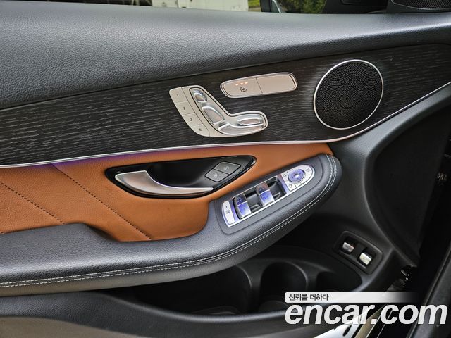 Mercedes-Benz GLC-Class GLC300e 4MATIC Coupe