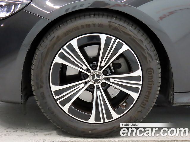 Mercedes-Benz E-Class E200 Avantgarde