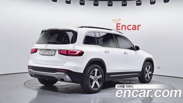 Mercedes-Benz GLB-Class GLB220