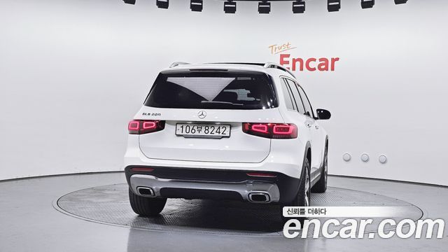 Mercedes-Benz GLB-Class GLB220