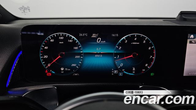 Mercedes-Benz GLB-Class GLB220