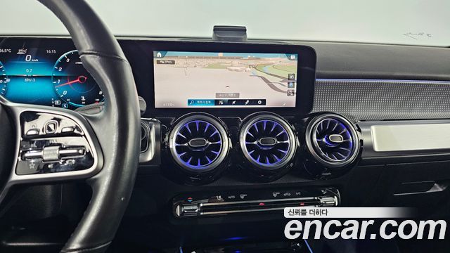 Mercedes-Benz GLB-Class GLB220