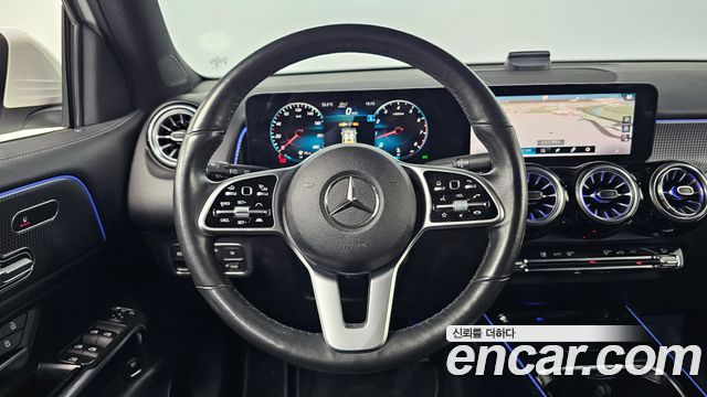 Mercedes-Benz GLB-Class GLB220