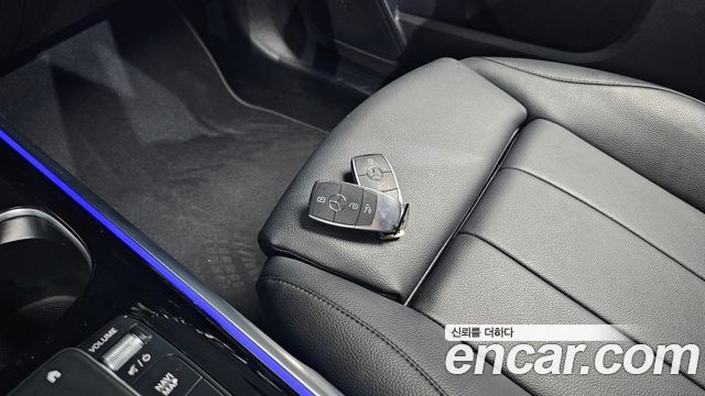 Mercedes-Benz GLB-Class GLB220