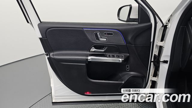 Mercedes-Benz GLB-Class GLB220