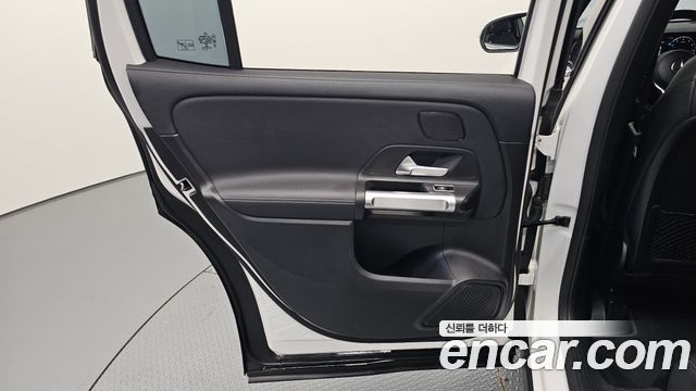 Mercedes-Benz GLB-Class GLB220