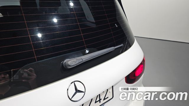 Mercedes-Benz GLB-Class GLB220