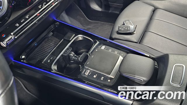 Mercedes-Benz GLB-Class GLB220