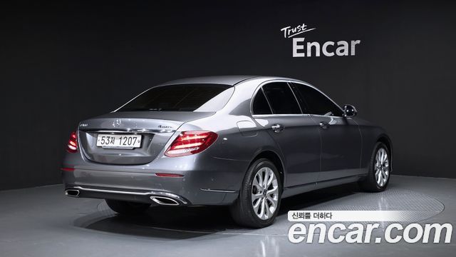 Mercedes-Benz E-Class E300 4MATIC Exclusive
