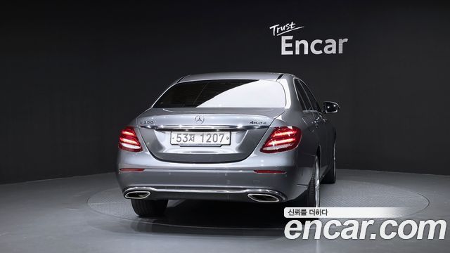 Mercedes-Benz E-Class E300 4MATIC Exclusive