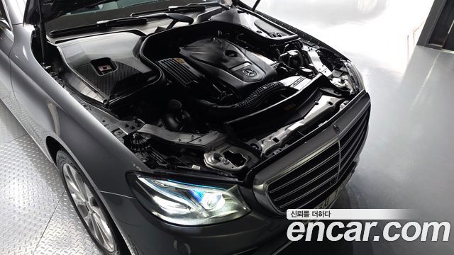 Mercedes-Benz E-Class E300 4MATIC Exclusive
