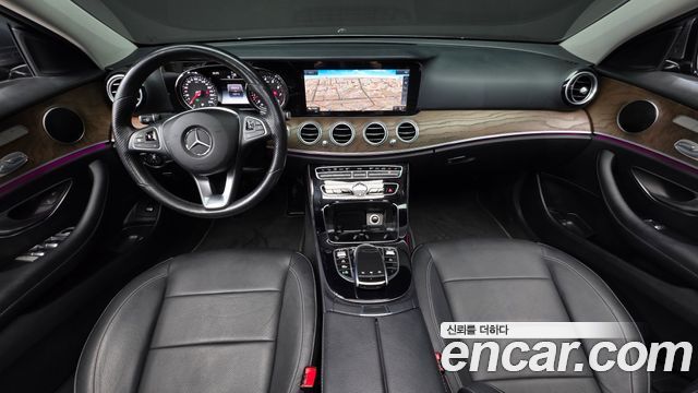 Mercedes-Benz E-Class E300 4MATIC Exclusive