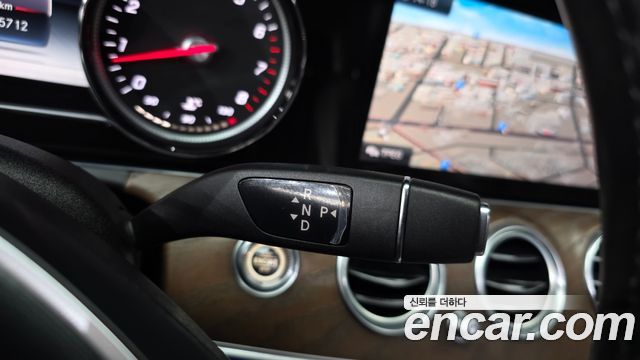 Mercedes-Benz E-Class E300 4MATIC Exclusive