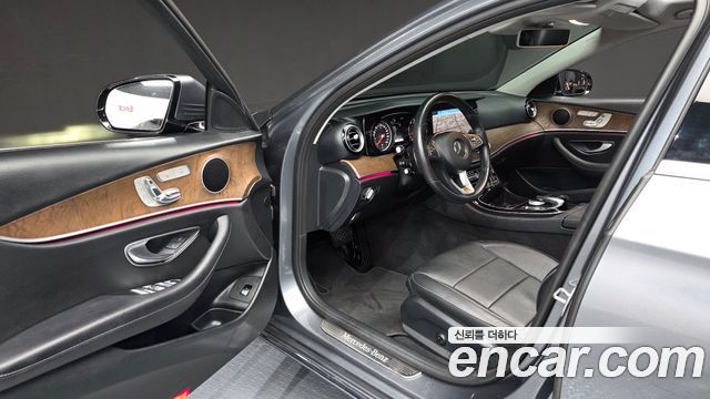 Mercedes-Benz E-Class E300 4MATIC Exclusive